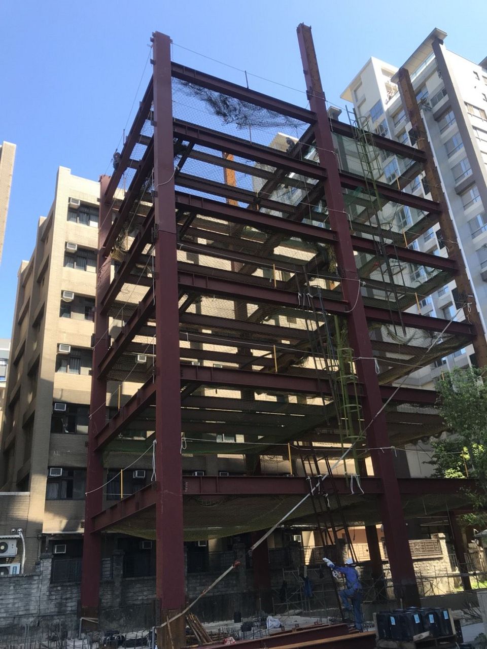 主體鋼構完成